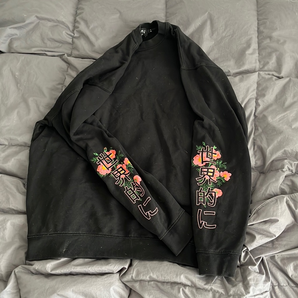 Crewneck with Japanese writing